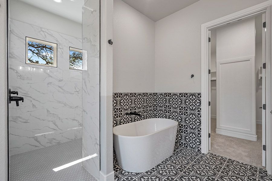 Custom home and bathroom by DRI Construction